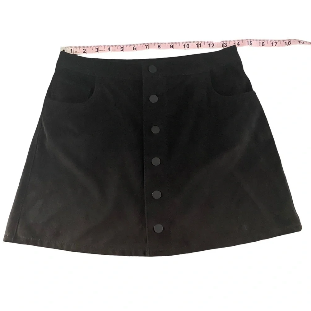 Express Women's Faux Suede Mini Skirt Black Button Front A-Line Size 2 - Picture 2 of 8